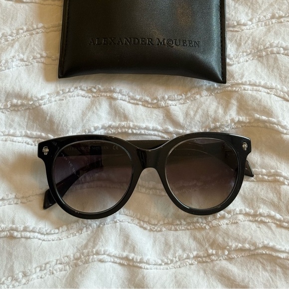 Alexander McQueen | Black Skull Sunglasses - Picture 1 of 7